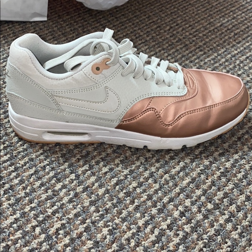 Rose gold w/ grey Nike’s Air
